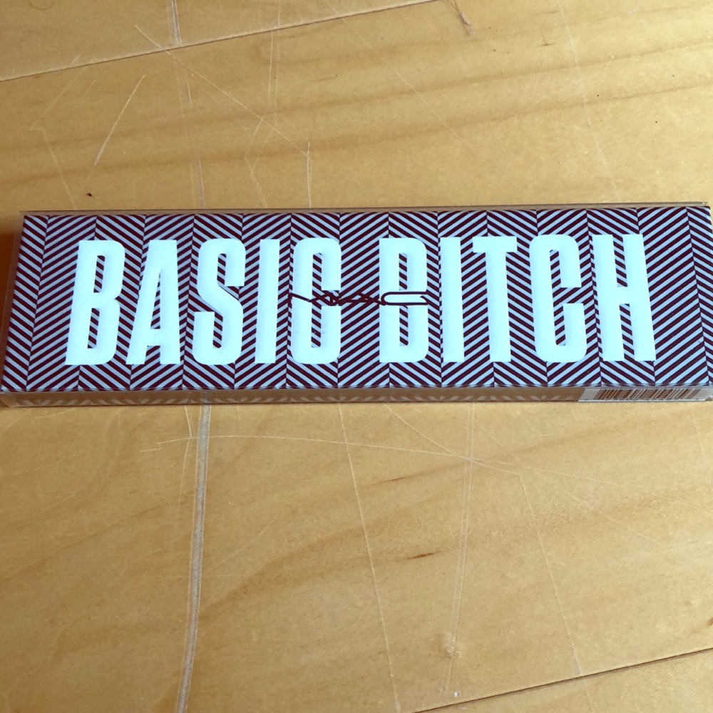 Mac eyeshadow  Basic Bitch pallet
